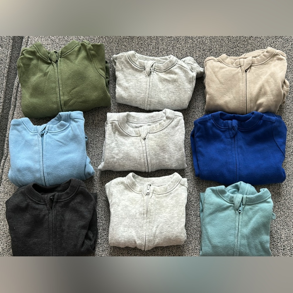 Old Navy newborn pajamas - set of nine